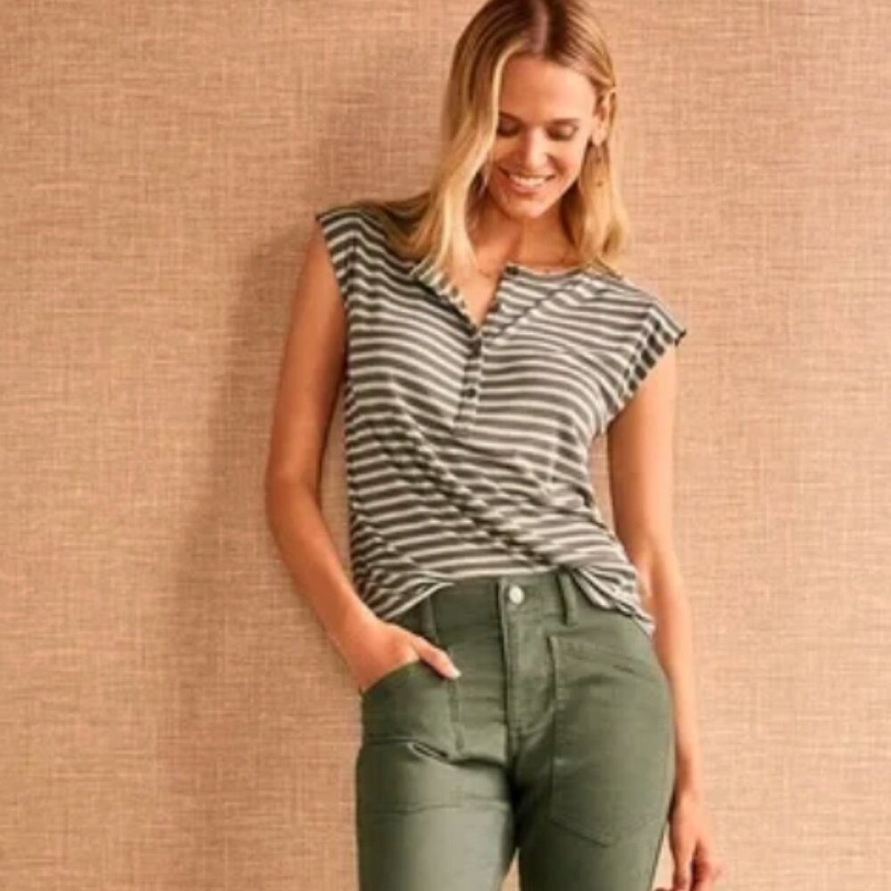 NWT cabi Size M - Cap Sleeve Henley